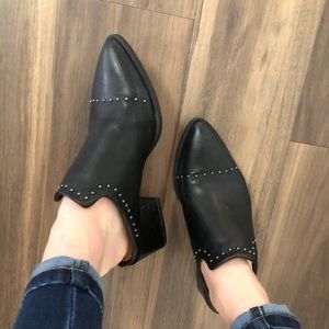 Chic Black slip on mule shoes